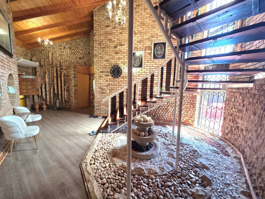 5 Bedroom Property for Sale in La Provance Free State